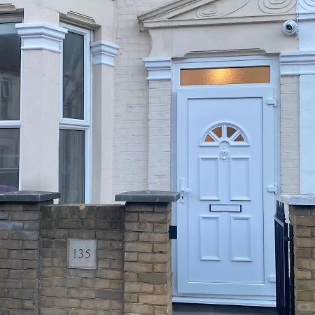 런던 Cosy House In Newham 아파트 외부 사진