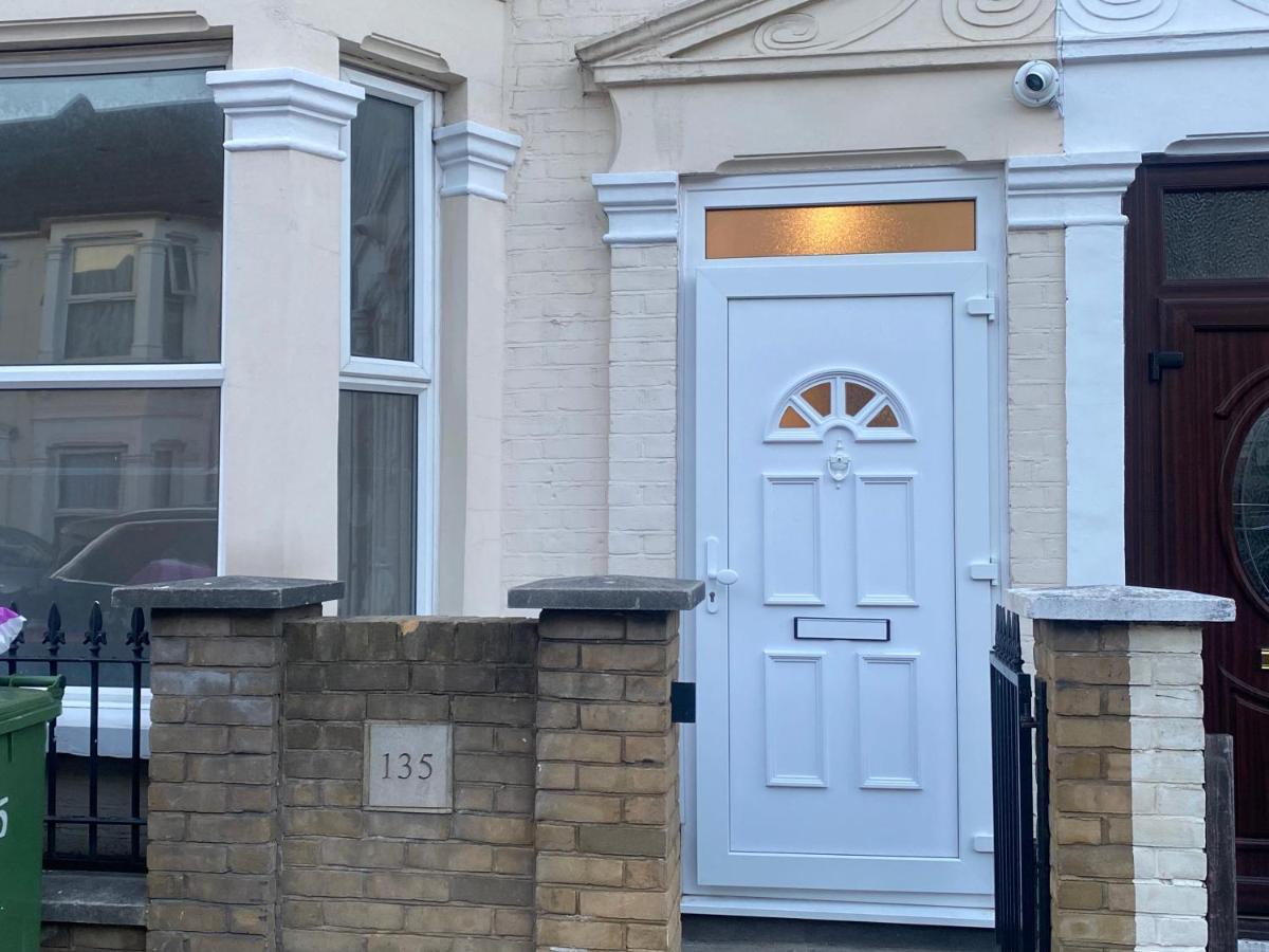 런던 Cosy House In Newham 아파트 외부 사진
