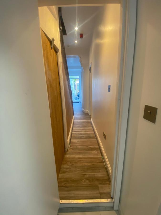 런던 Cosy House In Newham 아파트 외부 사진